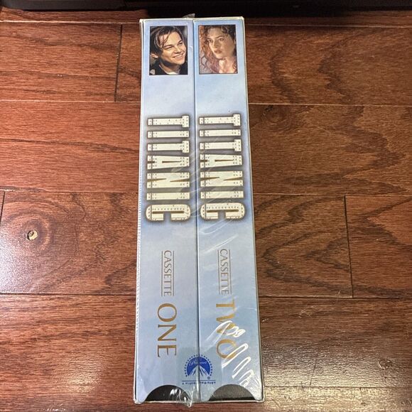 Brand New & Factory Sealed 1997 TITANIC MOVIE VHS DOUBLE PACK - Picture 4 of 6